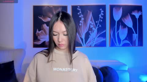 Snapshot of annahoffman_ chatting on 10-16-25, 01:12 annahoffman_ online show from 10-16-25, 01:12