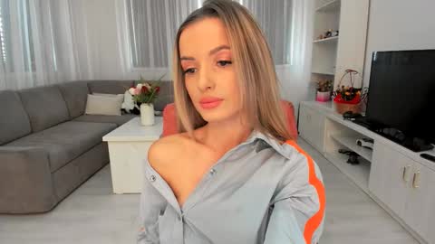 annaise  online show from 12-21-25, 10:44