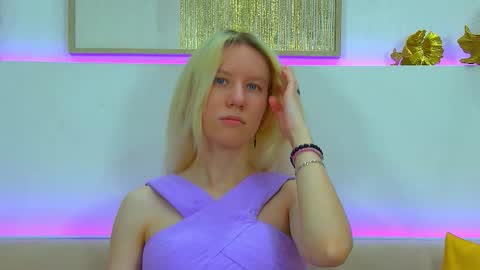 Snapshot of annamaisie chatting on 12-16-25, 06:18 Anna online show from 12-16-25, 06:18