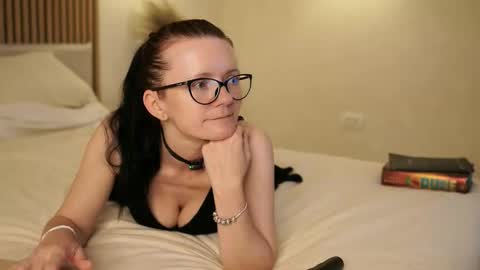 Snapshot of annav_ chatting on 06-05-26, 05:29 Anna June online show from 06-05-26, 05:29