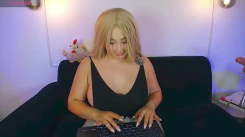 Snapshot of annays_love chatting on 05-08-26, 05:13 dani online show from 05-08-26, 05:13