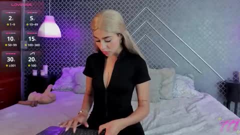 Snapshot of anne_bloom_ chatting on 03-11-26, 11:27 Anne online show from 03-11-26, 11:27