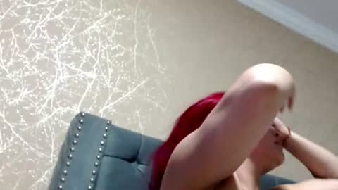 Snapshot of anne_julienne chatting on 06-18-26, 12:33 online show from 06-18-26, 12:33