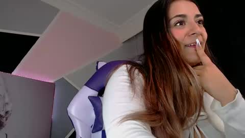 Anne  online show from 01-04-25, 06:19