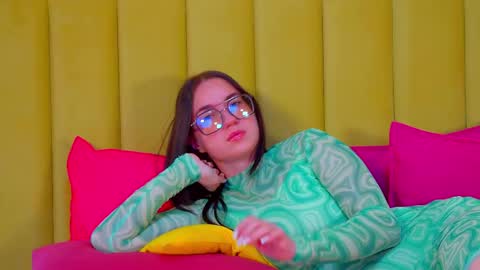 Snapshot of anneavery chatting on 10-22-25, 06:57 Anne online show from 10-22-25, 06:57