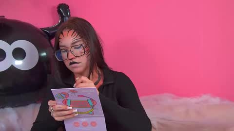 Snapshot of anneavery chatting on 10-25-25, 07:16 Anne online show from 10-25-25, 07:16