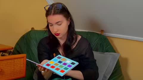 Snapshot of anneavery chatting on 10-28-25, 07:01 Anne online show from 10-28-25, 07:01