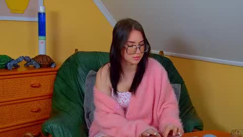 Snapshot of anneavery chatting on 11-14-25, 08:02 Anne online show from 11-14-25, 08:02