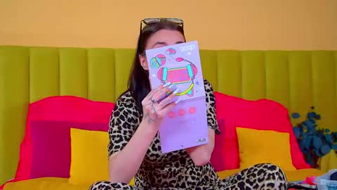 Snapshot of anneavery chatting on 11-19-25, 06:46 Anne online show from 11-19-25, 06:46