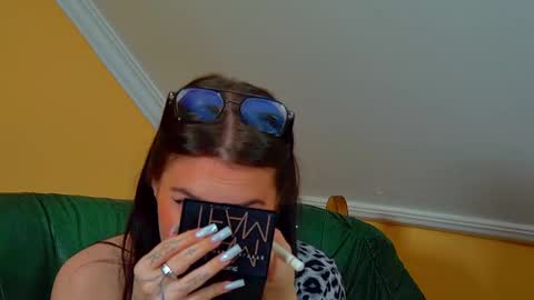 Snapshot of anneavery chatting on 11-21-25, 07:29 Anne online show from 11-21-25, 07:29