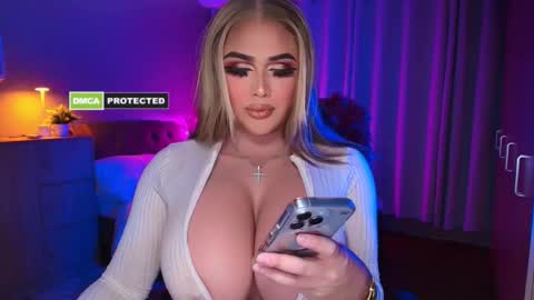 Snapshot of annecalifornia chatting on 09-30-25, 02:38 Anne Hart online show from 09-30-25, 02:38