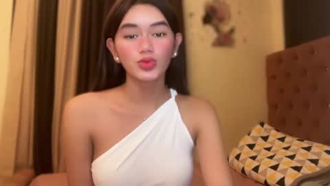 Snapshot of annedee_ chatting on 12-29-24, 05:01 Kim online show from 12-29-24, 05:01