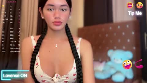 Snapshot of annedee_ chatting on 02-21-25, 01:44 Kim online show from 02-21-25, 01:44