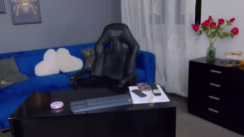 Snapshot of annehove chatting on 10-24-25, 04:47 Anne online show from 10-24-25, 04:47
