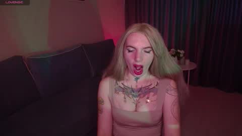 Snapshot of annetenet chatting on 09-25-25, 07:23 Annet online show from 09-25-25, 07:23