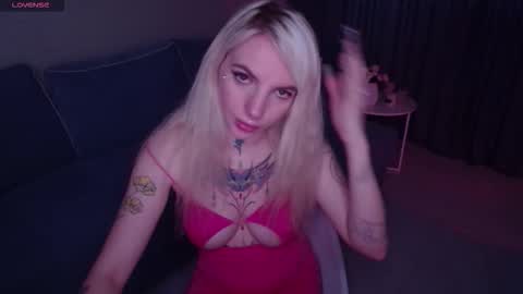 Snapshot of annetenet chatting on 09-28-25, 07:36 Annet online show from 09-28-25, 07:36