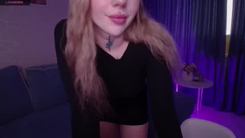 Snapshot of annetenet chatting on 10-15-25, 07:41 Annet online show from 10-15-25, 07:41