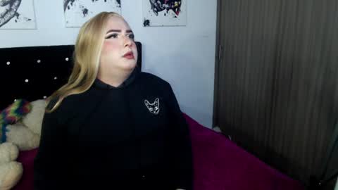 Snapshot of annevanhelsing chatting on 07-10-26, 04:17 Anne VanHelsing online show from 07-10-26, 04:17