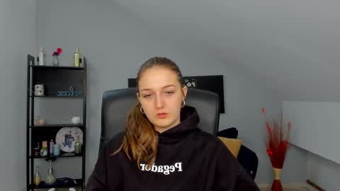 annewilsonn online show from 03-06-26, 04:20