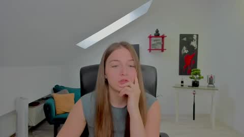 annewilsonn online show from 05-18-26, 06:41