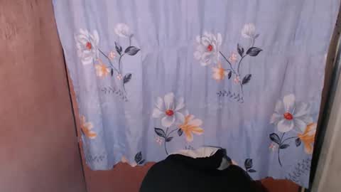 Snapshot of anney_slut chatting on 09-18-25, 12:18 anney online show from 09-18-25, 12:18