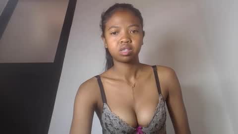 Snapshot of annica86 chatting on 06-06-26, 04:39 annica86 online show from 06-06-26, 04:39