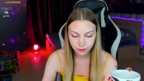 Snapshot of annie69kiss chatting on 10-19-25, 03:23 Annie online show from 10-19-25, 03:23