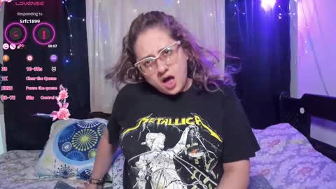 Snapshot of annie_bigboobs_ chatting on 03-12-25, 09:56 Ana Bolena independent model online show from 03-12-25, 09:56