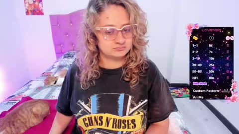 Snapshot of annie_bigboobs_ chatting on 10-29-25, 09:16 Ana Bolena independent model online show from 10-29-25, 09:16