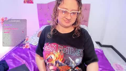 Snapshot of annie_bigboobs_ chatting on 11-07-25, 08:53 Ana Bolena independent model online show from 11-07-25, 08:53