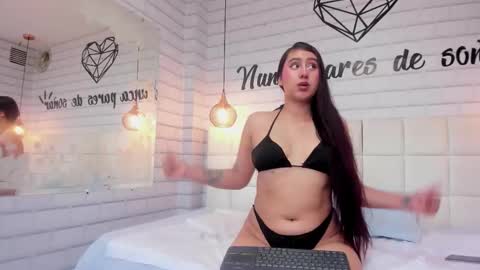 Snapshot of annie_cute18 chatting on 11-05-25, 06:30 annie_cute18 online show from 11-05-25, 06:30