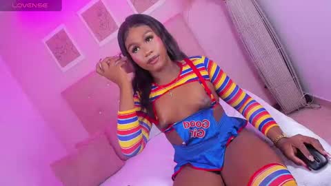 Snapshot of annie_dolce_ chatting on 10-30-25, 10:43 annie_dolce_ online show from 10-30-25, 10:43