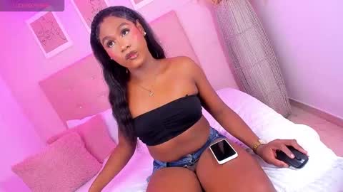 Snapshot of annie_dolce_ chatting on 11-15-25, 10:48 annie_dolce_ online show from 11-15-25, 10:48