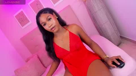 Snapshot of annie_dolce_ chatting on 11-19-25, 11:38 annie_dolce_ online show from 11-19-25, 11:38