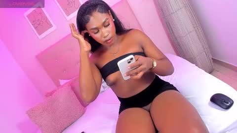 Snapshot of annie_dolce_ chatting on 11-23-25, 12:21 annie_dolce_ online show from 11-23-25, 12:21