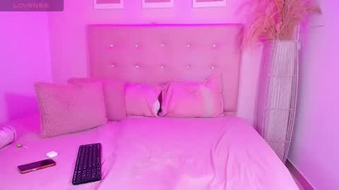 annie_dolce_ online show from 02-15-26, 01:57