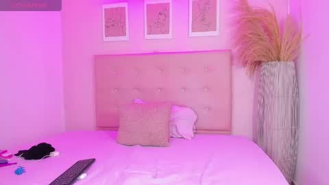 annie_dolce_ online show from 04-24-26, 10:34