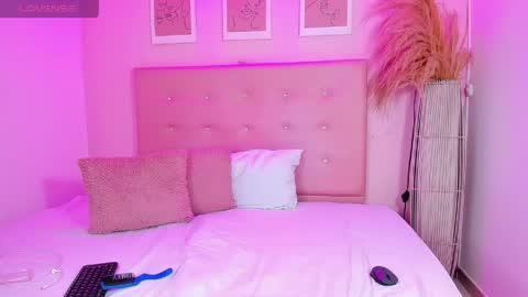 annie_dolce_ online show from 04-29-26, 10:05