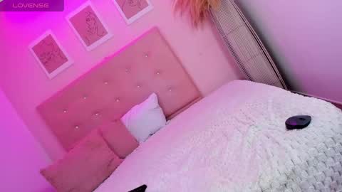 annie_dolce_ online show from 06-03-26, 02:33