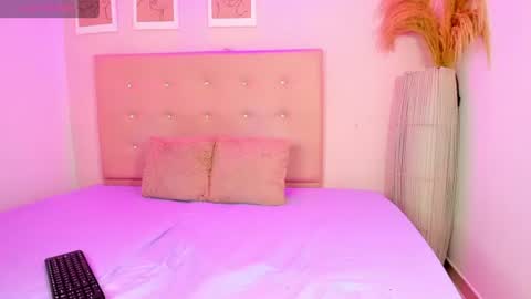 annie_dolce_ online show from 06-10-26, 12:26
