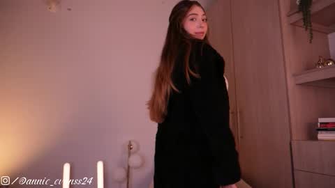 Annie Evans online show from 11-25-25, 12:54