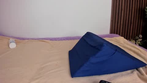 Snapshot of annie_roberts7 chatting on 12-26-24, 11:13 Annie Roberts online show from 12-26-24, 11:13