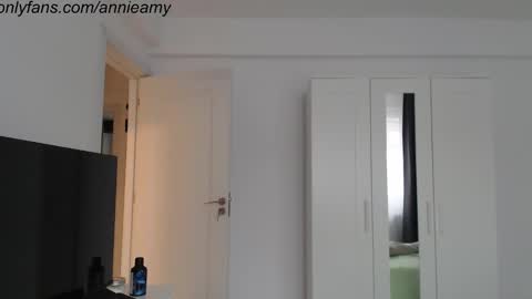 Snapshot of annieamy chatting on 12-08-24, 12:41 Annie online show from 12-08-24, 12:41