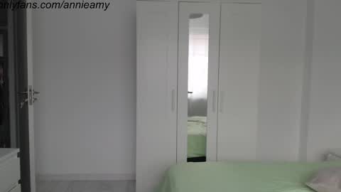 Snapshot of annieamy chatting on 01-10-25, 02:13 Annie online show from 01-10-25, 02:13
