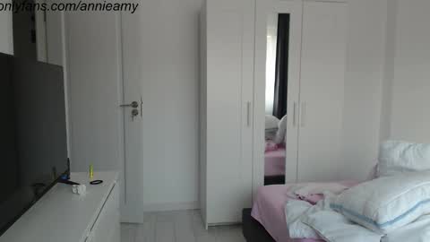 Snapshot of annieamy chatting on 01-17-25, 01:13 Annie online show from 01-17-25, 01:13