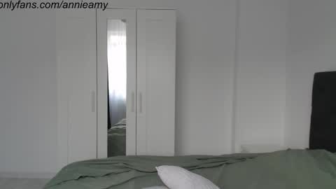 Snapshot of annieamy chatting on 02-04-25, 12:33 Annie online show from 02-04-25, 12:33
