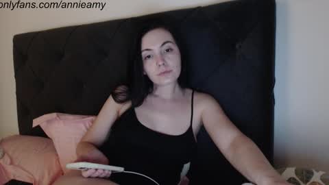 Snapshot of annieamy chatting on 02-24-25, 07:52 Annie online show from 02-24-25, 07:52