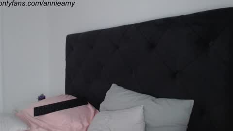 Snapshot of annieamy chatting on 03-10-25, 04:03 Annie online show from 03-10-25, 04:03
