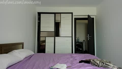 Annie online show from 10-31-25, 12:06