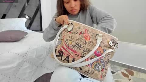 Snapshot of annieandstefan chatting on 12-03-24, 12:38 Annie and Stefan online show from 12-03-24, 12:38